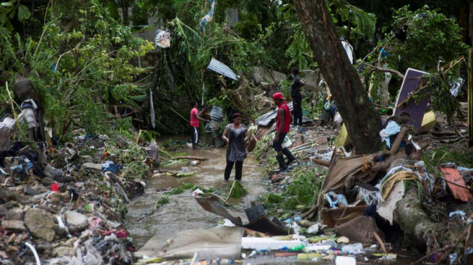 Hurrikan "Isaias" zum tropischen Sturm herabgestuft