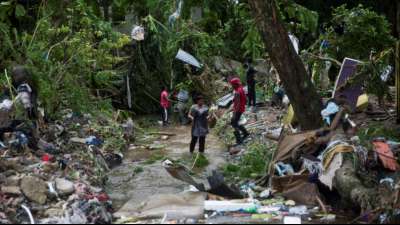 Hurrikan "Isaias" zum tropischen Sturm herabgestuft
