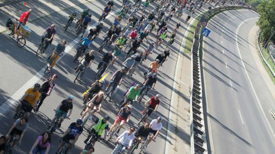 Verwaltungsgericht lässt Fahrraddemonstration auf Autobahn 4 in Sachsen zu