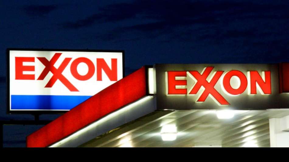 Aktion&auml;re machen Druck auf US-&Ouml;lkonzerne ExxonMobil und Chevron beim Klimaschutz