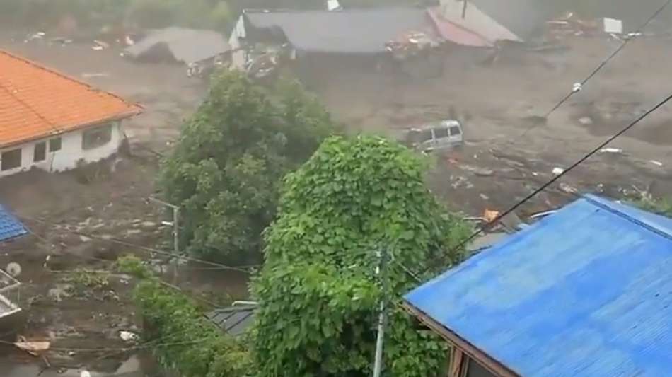 Hunderte Einsatzkr&auml;fte suchen nach Schlammlawine in Japan nach &Uuml;berlebenden