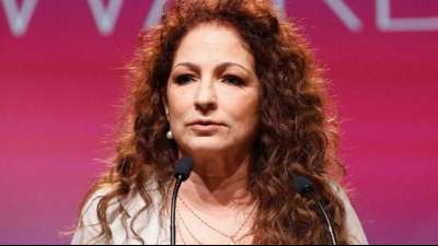 US-Popstar Gloria Estefan macht sexuellen Missbrauch im Kindesalter &ouml;ffentlich