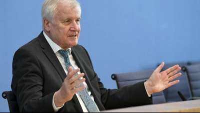 Seehofer lobt Erfolge im Kampf gegen verschl&uuml;sselte Kommunikation von Kriminellen