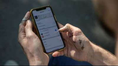 Bitkom: Mehr Senioren nutzen w&auml;hrend Pandemie das Internet