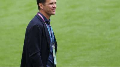 DFB-Direktor Oliver Bierhoff h&auml;lt Play-off-Idee nicht f&uuml;r abwegig