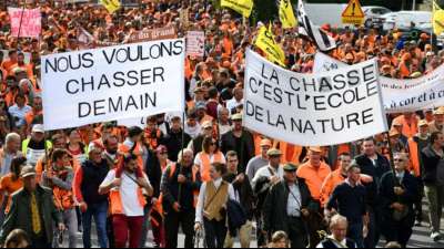Tausende J&auml;ger demonstrieren in Frankreich f&uuml;r Erhalt der "l&auml;ndlichen Kultur"