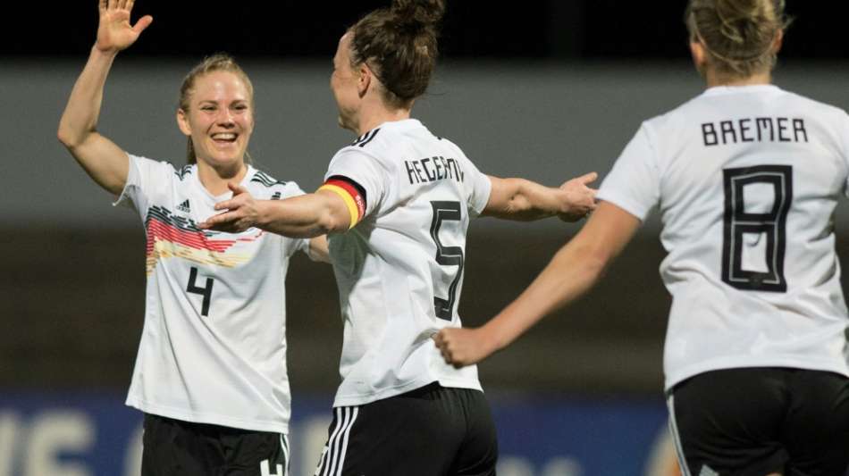 Vor Minuskulisse: DFB-Frauen starten mit Torfestival in WM-Quali