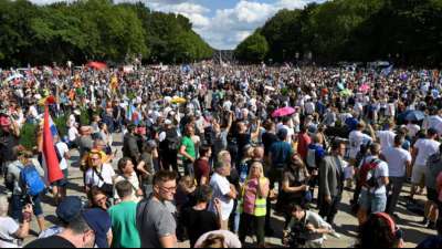 Zehntausende demonstrieren in Berlin gegen Corona-Maßnahmen