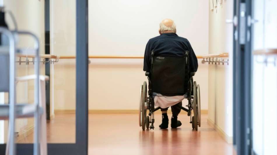 Hohre Sterblichkeit in Pflegeheimen in den Pandemiewellen