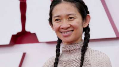 Chlo&eacute; Zhao gewinnt Regie-Oscar f&uuml;r Roadmovie "Nomadland"