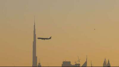Fluggesellschaft Emirates impft Mitarbeiter gegen Coronavirus