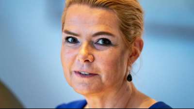 D&auml;nisches Parlament schlie&szlig;t Ex-Einwanderungsministerin aus seinen Reihen aus