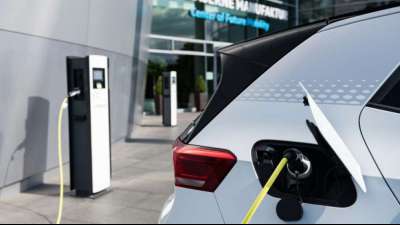 Kfz-Steuer steigt für Autos mit hohem CO2-Ausstoß an