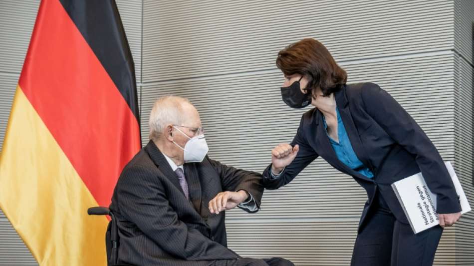 AfD mit R&uuml;ckzieher in Streit um Maskenpflicht im Bundestag