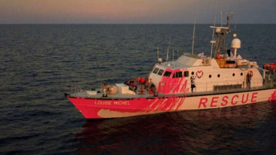 Italienische Küstenwache bringt 49 Flüchtlinge von Banksy-Schiff in Sicherheit