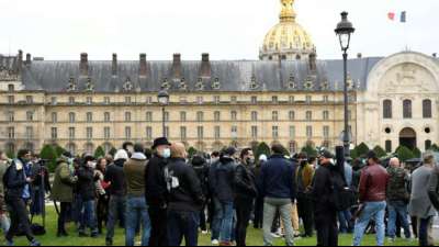Pariser Gastwirte protestieren gegen verschärfte Corona-Auflagen