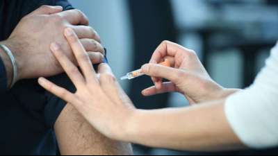 Bericht: Regierung rechnet mit Zulassung von Astrazeneca-Vakzin nur f&uuml;r unter 65-J&auml;hrige