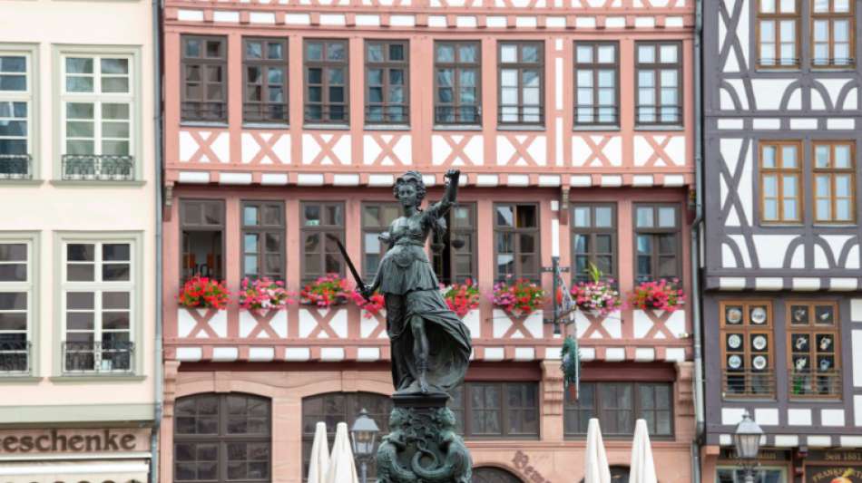 Busfahrer will B&uuml;rste statt Handy benutzt haben - Gericht glaubt ihm nicht