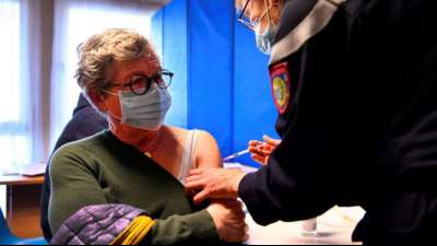 EU beschlie&szlig;t Exportkontrollen f&uuml;r Corona-Impfstoffe