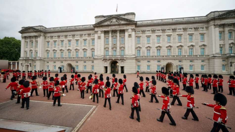 Erster Wachwechsel am Buckingham-Palast seit Beginn der Corona-Pandemie