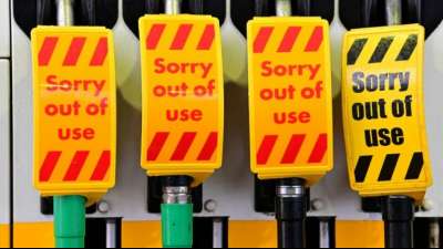 Britische Tankstellenvereinigung führt Treibstoffknappheit auf Panikkäufe zurück