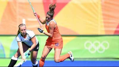 Olympia: Hockey-Kapit&auml;nin Lorenz darf Regenbogenfarben tragen
