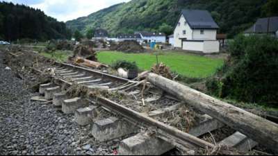 Weitere bei Flut zerst&ouml;rte Bahnstrecken wieder befahrbar