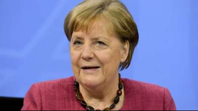 "SZ": Merkel h&auml;lt sich im Wahlkampf zur&uuml;ck