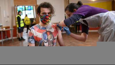 Alle Erwachsenen in Gro&szlig;britannien sollen bis Ende Juli erstes Impfangebot erhalten