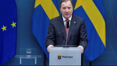 Regel-Verstöße in der Covid-Krise untergraben Vertrauen in schwedische Regierung