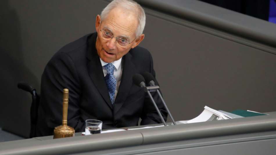 Schäuble mahnt Einhaltung von Corona-Schutzmaßnahmen im Bundestag an