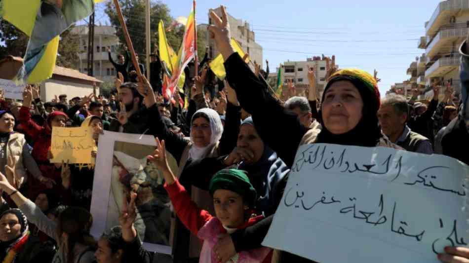 Afrin: Hunderte Zivilisten fliehen vor türkischer Armee in Syrien