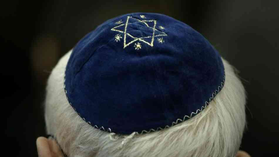 Köln: Rabbiner der Synagogen- gemeinde in der Bahn beschimpft