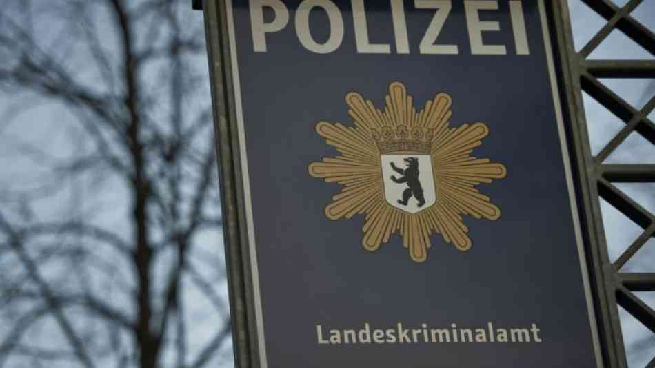 Berliner Polizei entschärft ein Päckchen mit sprengfähigem Material