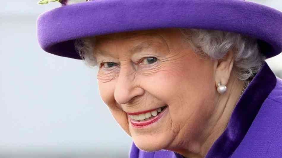 Briten begehen 92. Geburtstag von Queen Elizabeth mit dutzenden Kanonenschüssen