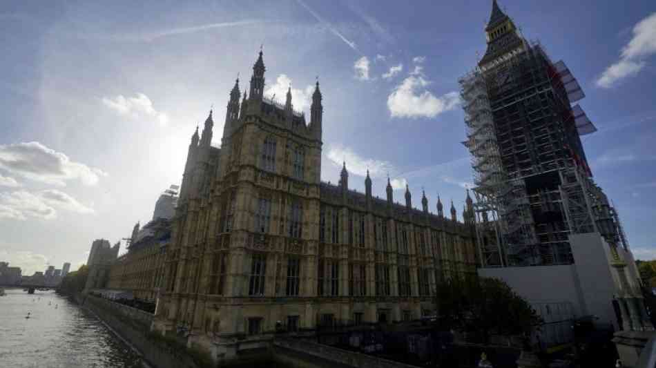 Britisches Parlament zieht aus Westminster aus und macht Platz für Handwerker