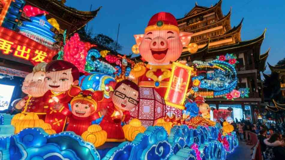 Chinesen im In- und Ausland feiern Neujahrsfest im Jahr des "Schweins"