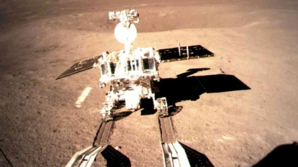 Chinesischer Mond-Rover "Jadehase 2" rollt über abgewandte Mondseite
