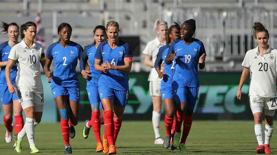 Fußball - DFB-Frauen kassieren heftige Niederlage gegen Frankreich