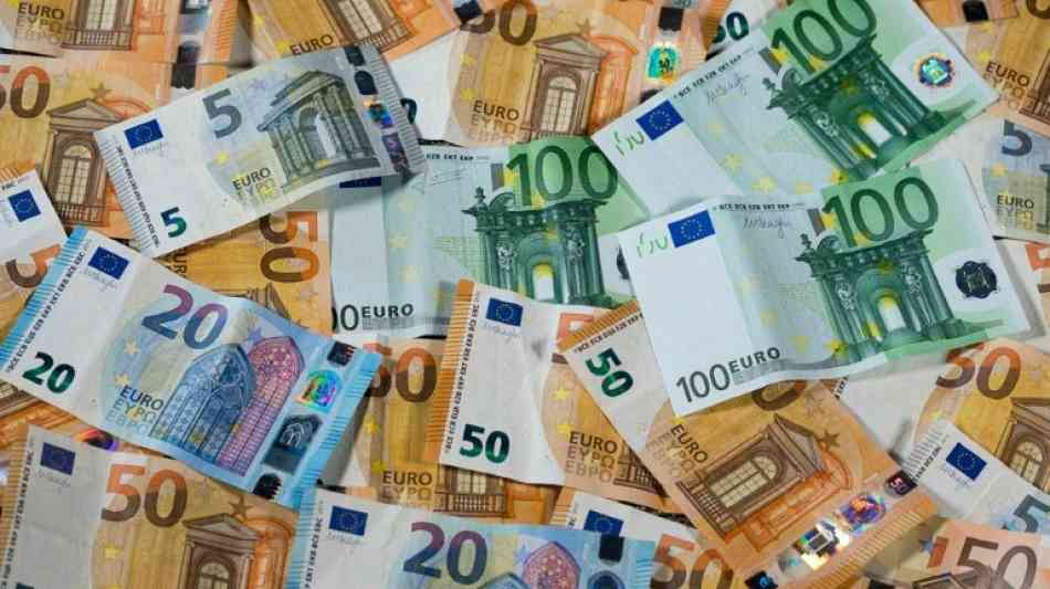Ehrlicher Finder gibt 25.000 Euro in bar auf Polizeiwache in NRW ab  