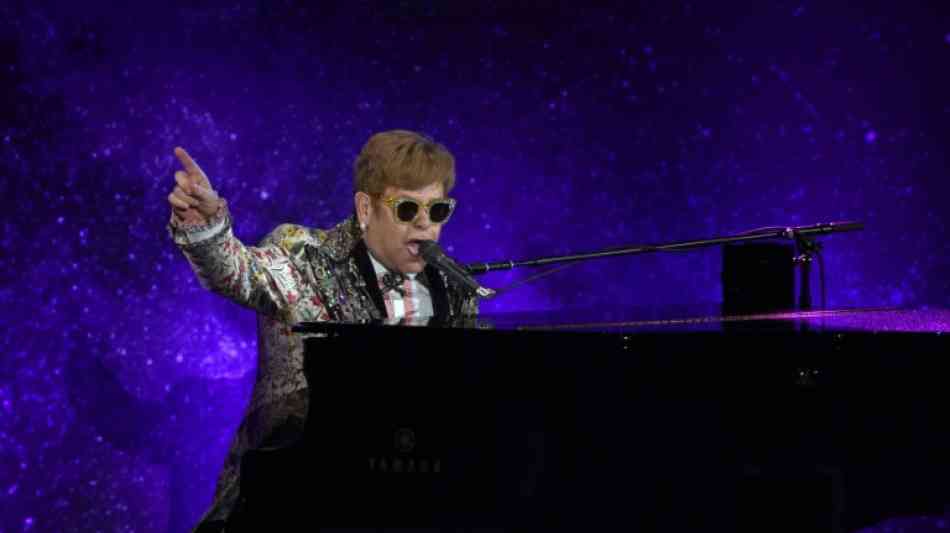 Elton John verlässt wegen aufdringlichem Fan wütend die Bühne