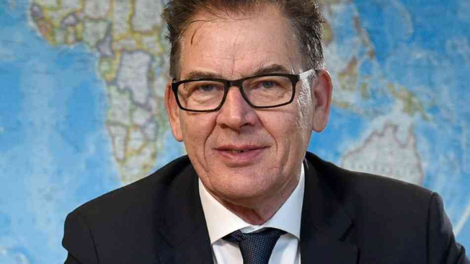 Entwicklungsminister Müller kündigt Siegel für faire Kleidung für 2019 an