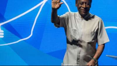 Brasiliens Fu&szlig;ball-Ikone Pele musste erneut ins Krankenhaus