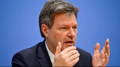 Habeck warnt vor "dramatischem" Fachkr&auml;ftemangel und gibt verhaltenen Ausblick