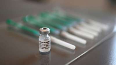 EU und Biontech/Pfizer klopfen Lieferung weiterer Impfstoffdosen fest