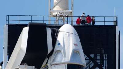 SpaceX will gegen Jahresende erstmals Touristen ins All schicken