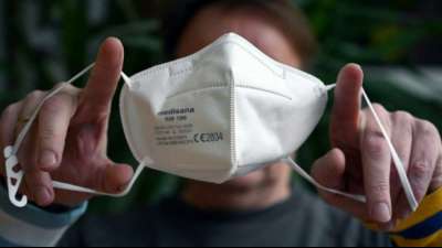 Maskenmuffel auf Touristeninsel Bali werden mit Liegest&uuml;tzen bestraft