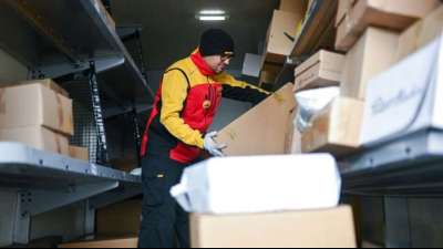 Paketdienstleister bef&ouml;rdern im Weihnachtsgesch&auml;ft Rekordmenge an Sendungen