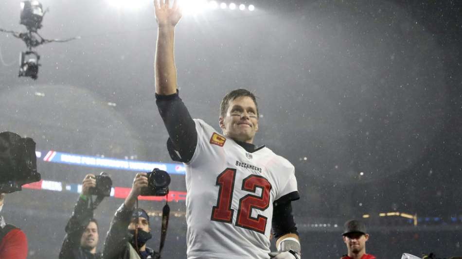 NFL: Knapper Sieg und Rekord f&uuml;r Brady bei R&uuml;ckkehr 
