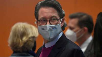 Scheuer schl&auml;gt Steuerbonus beim Kauf klimafreundlicher Fortbewegungsmittel vor